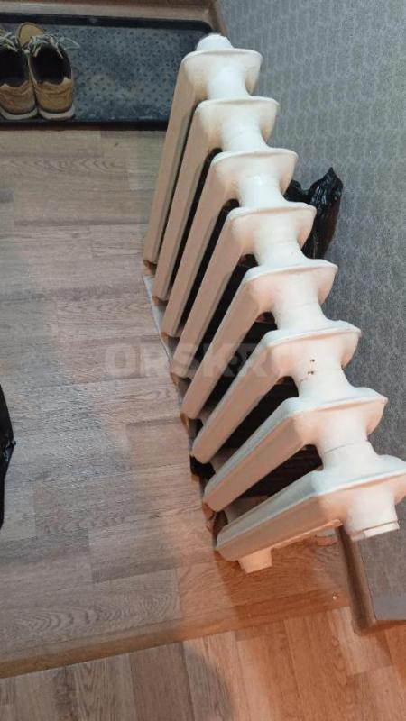 Батарея чугунная - 8 секций . 1000 р. - Орск