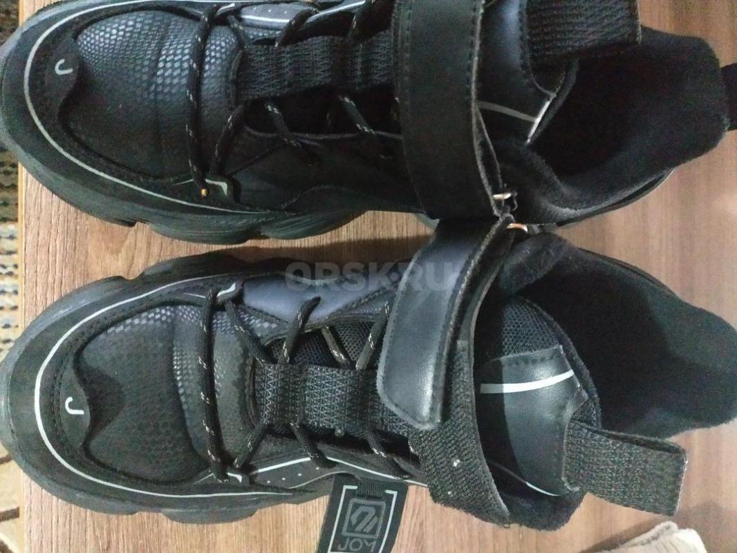 Продам мальчиковые кроссовки,38 размер,стопа 22 см,одели несколько раз,к весне стали малы. - Орск