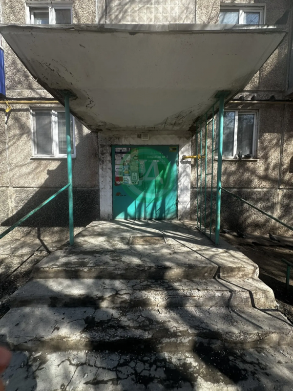 Продам 2 комнатную квартиру в 5 этажном доме на 2 этаже. - Орск