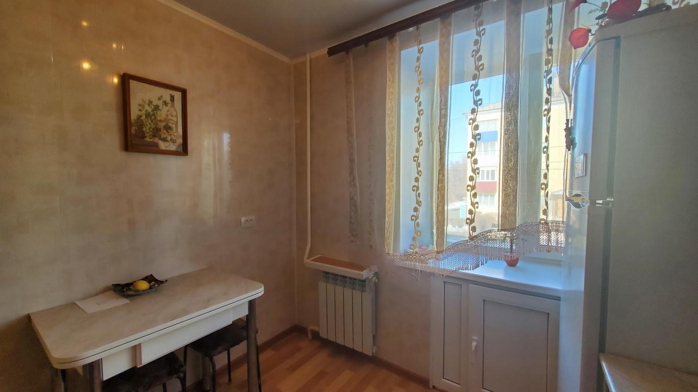 Продаётся двухкомнатная квартира площадью 41,9 кв. - Гай