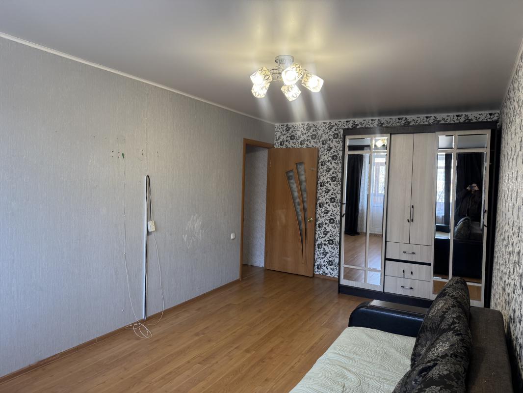 Продаётся двухкомнатная квартира, 44,2 кв. - Гай