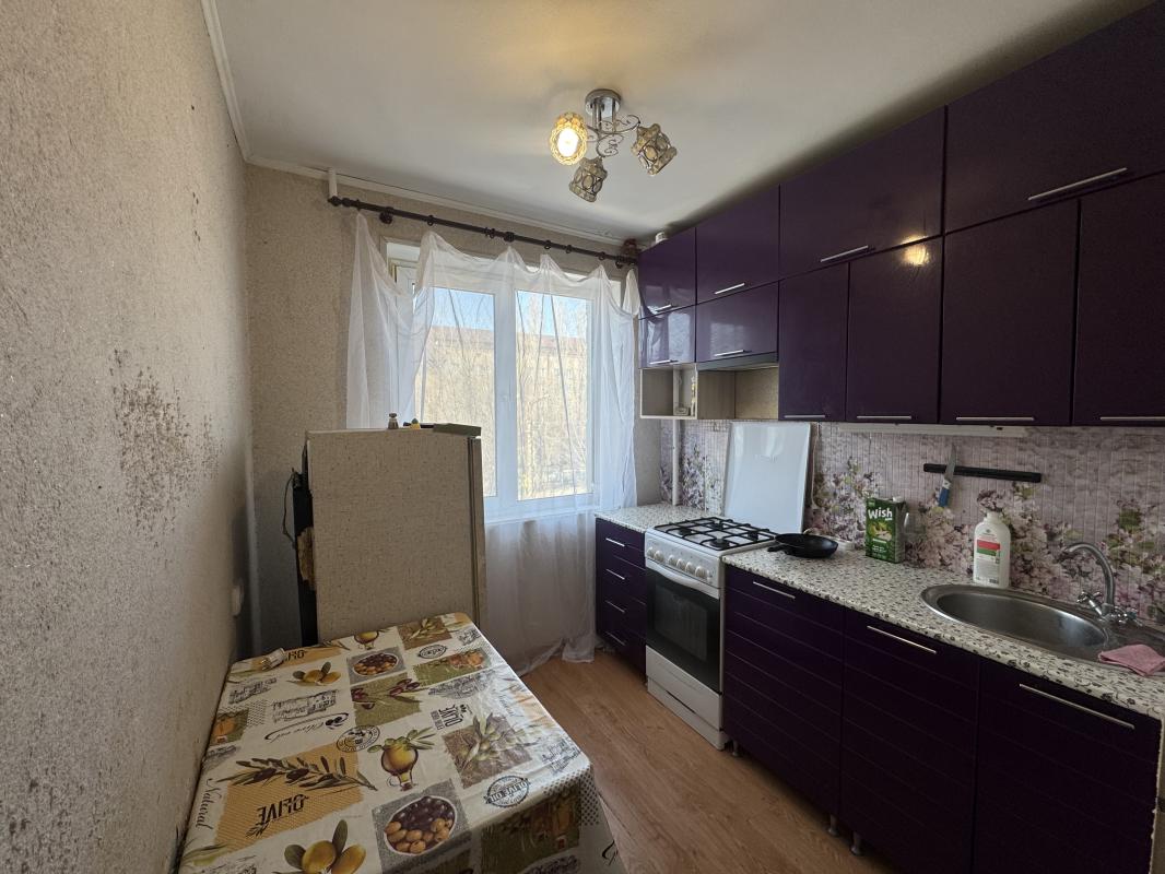 Продаётся двухкомнатная квартира, 44,2 кв. - Гай