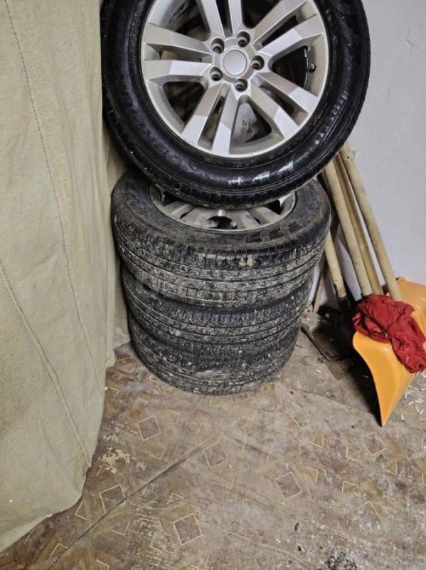 Продам комплект колес на литых оригинальных дисках на R17. - Орск