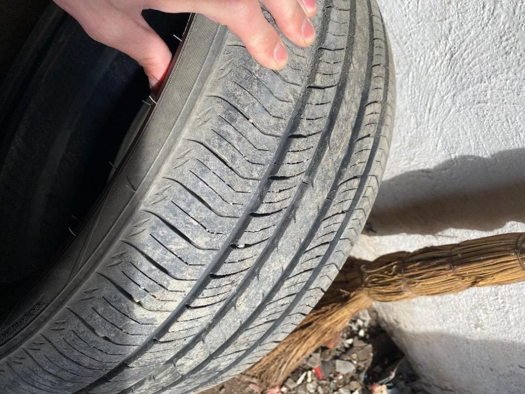 Летние шины в идеальном состоянии r17 215/50 
ChaoYang модель не помню 
Бываю не доступен пишите в - Орск