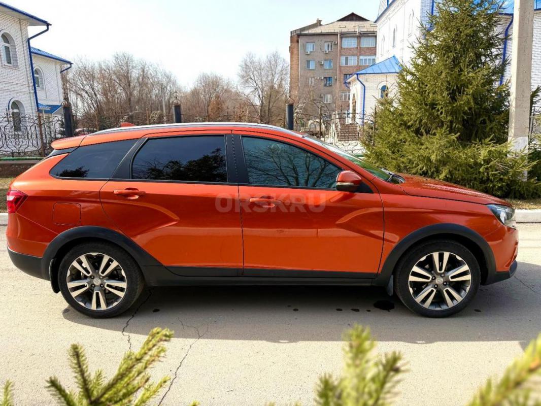 Продам Lada Vesta SW cross 
2 собственника, (Я собственник)пробег трассовый, машина без вложений, с - Орск