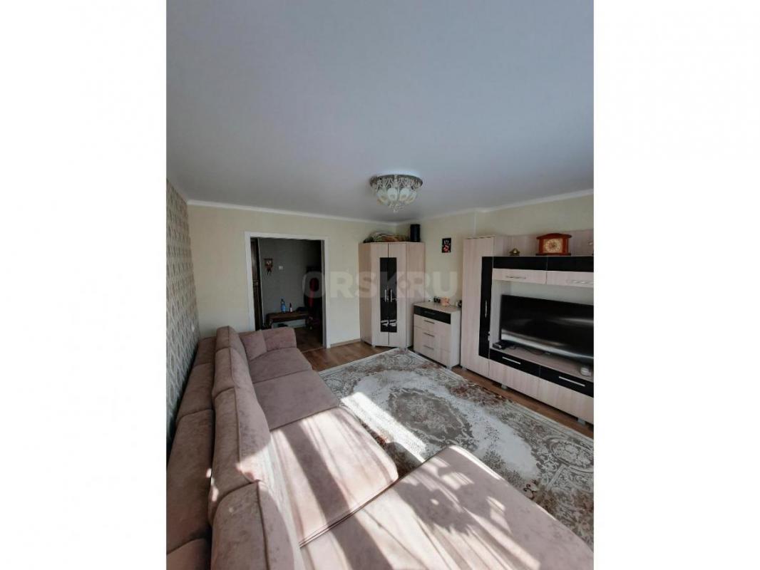 Отличный вариант уютной двухкомнатной квартиры на втором этаже девятиэтажного дома по пр-ту Ленина 1 - Орск