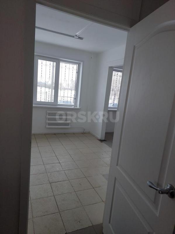 Продам нежилое торговое помещение 107 кв. - Орск