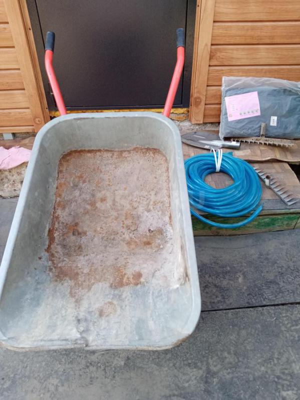 Тачка садовая, шланг поливочный 30м,новый,   укрывной материал новый в упаковке, грабли, лопата, нов - Орск