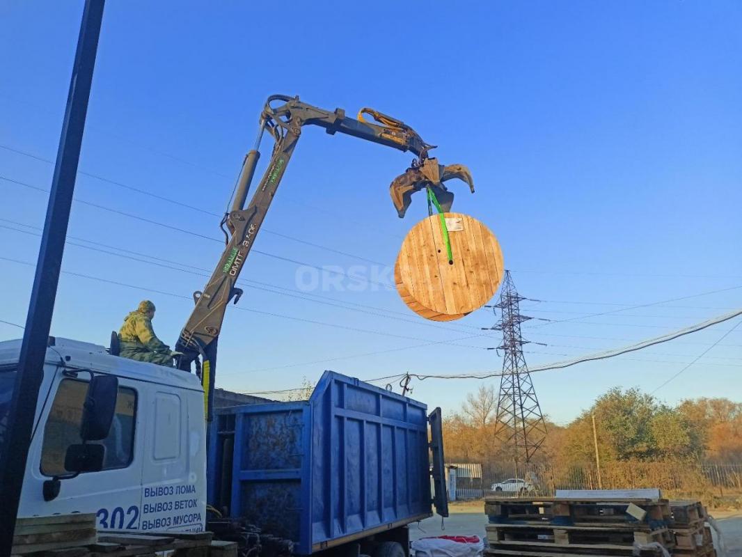 Услуги ломовоза ( хапуга ) 
Вывоз мусора в Орске и Оренбургской области
+++ЕСТЬ ЛИЦЕНЗИЯ НА ВЫВОЗ - Орск