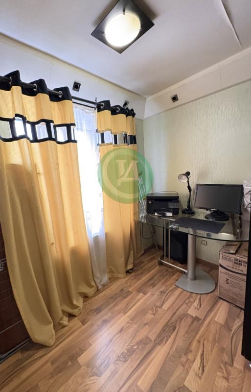 Продам 3-х комнатную квартиру по адресу: ул. - Орск