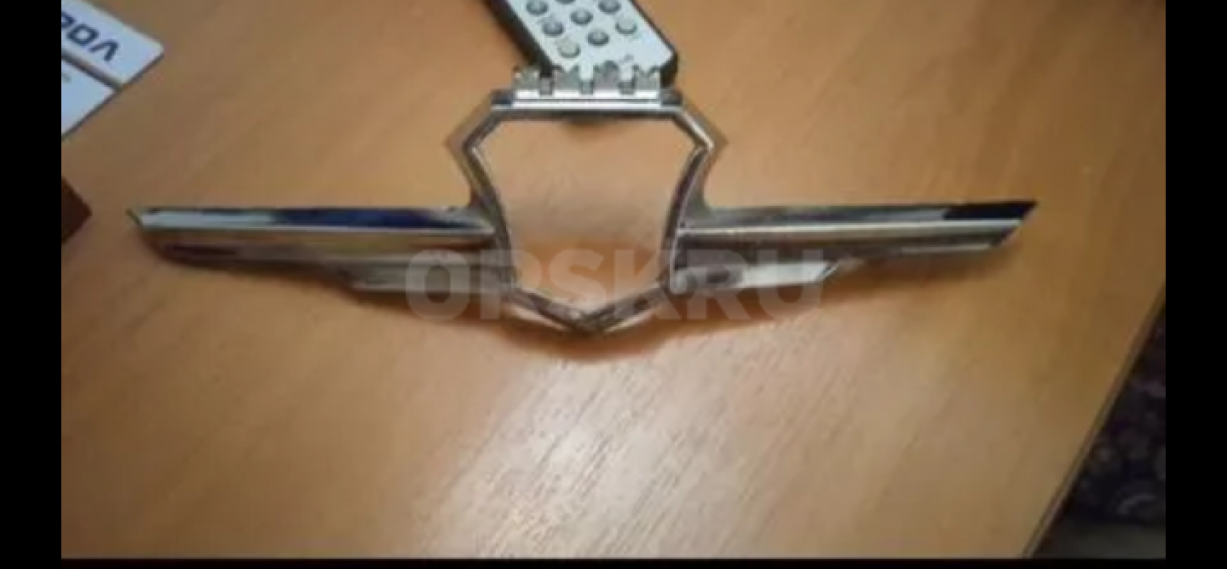 1-новые накладки на передние фары ваз 2107 -1200руб без торга
2-от старой Волги нержавейка 2000руб - Орск