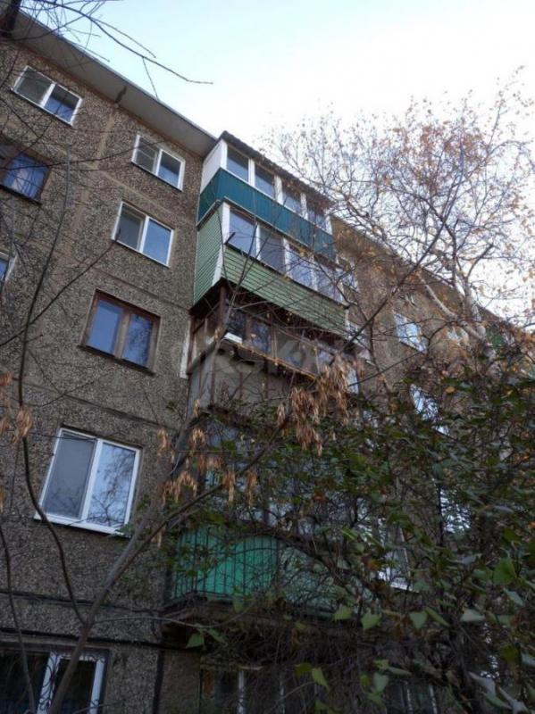 Продам в центре города трехкомнатную квартиру площадью 58,20 квадратных метра. - Орск