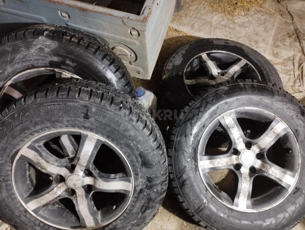 Продам колёса с зимней резиной 215/70/р16 на литых дисках . - Орск