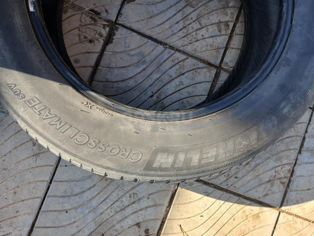 Продам летнюю резину бу! 4шт.
2 шт Мишлен 235/60 R,-18
2шт Данлоп sp sport 270 235/60 R-18
Все ши - Орск