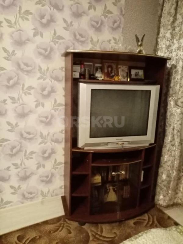 Продам  тумбу под телевизор, стенку- очень хорошая вместимость в отличном состоянии.ю - Орск