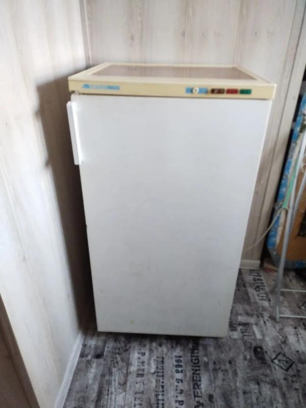 Продам (в связи с переездом) отличную рабочую вместительную вертикальную морозильную камеру. - Новотроицк