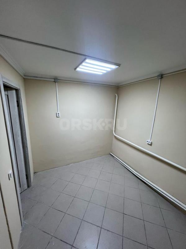 Сдаютяся помещения в 6 Микрорайоне на цокольном этаже различные площади 8,36,70 кв. - Орск