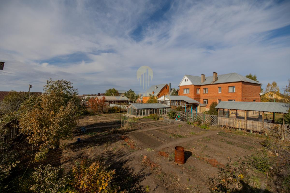 Продаём просторный и надёжный двухэтажный дом для большой семьи. - имени 9 Января