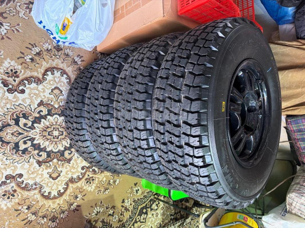 Продам шины 235/75 R 15  КАМА пилигрим  в сборе со штампованными дисками, на автомобиль Лада Нива Бр - Орск