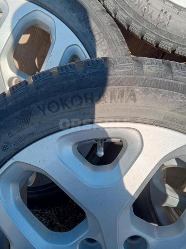 Продам резину зимнюю на оригинальных дисках Рено 215x50R17 разболтовка 5x114.3 . - Орск