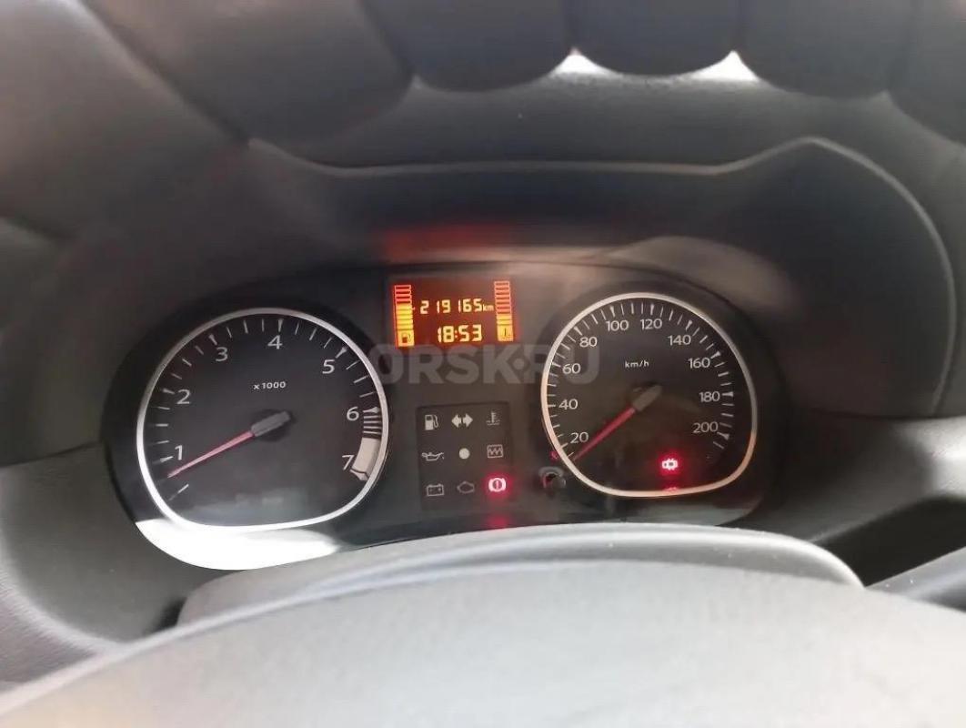 Гаражное хранение, второй владелец, комплект зимней резины на дисках - Орск