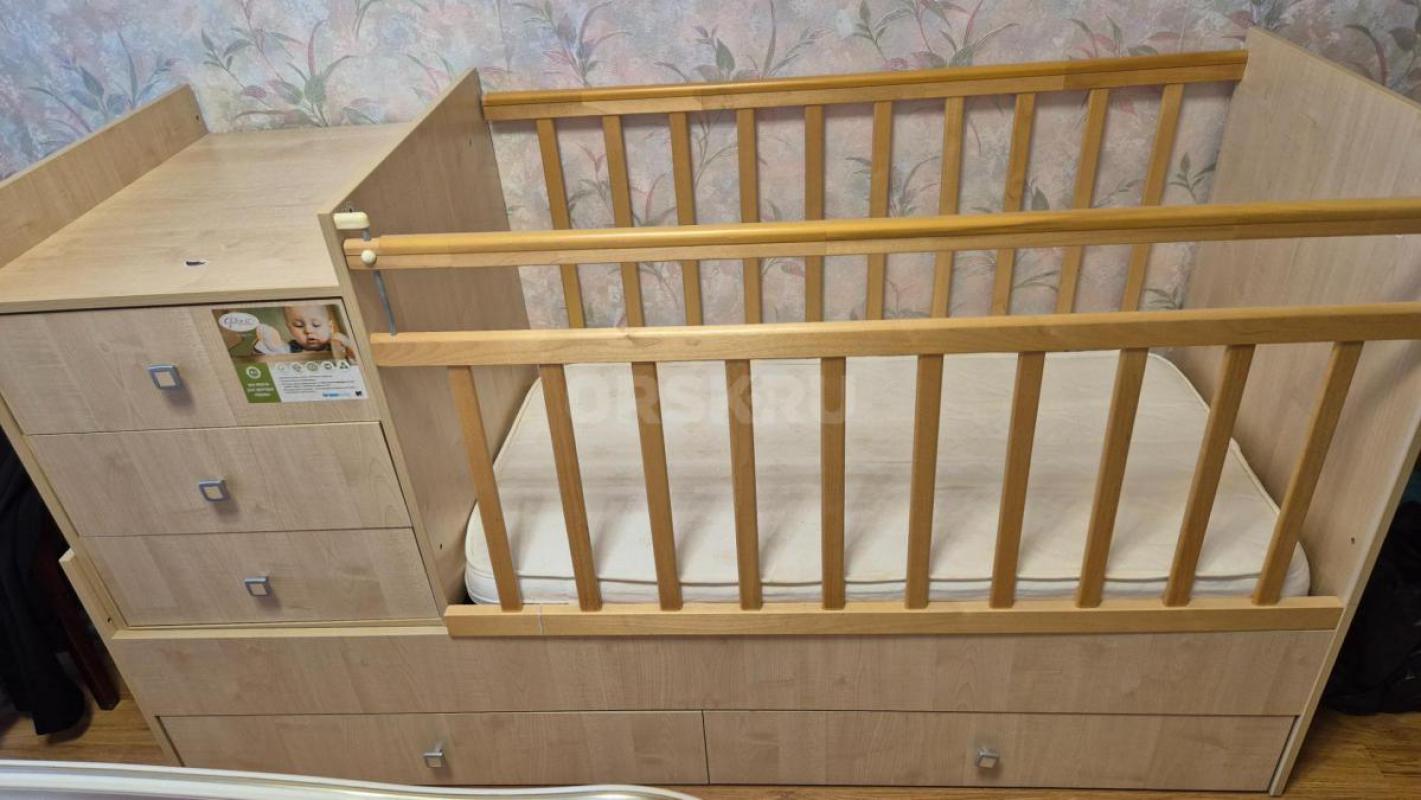 Продам детскую кровать трансформер с комодом и выдвижными ящиками внизу. - Орск