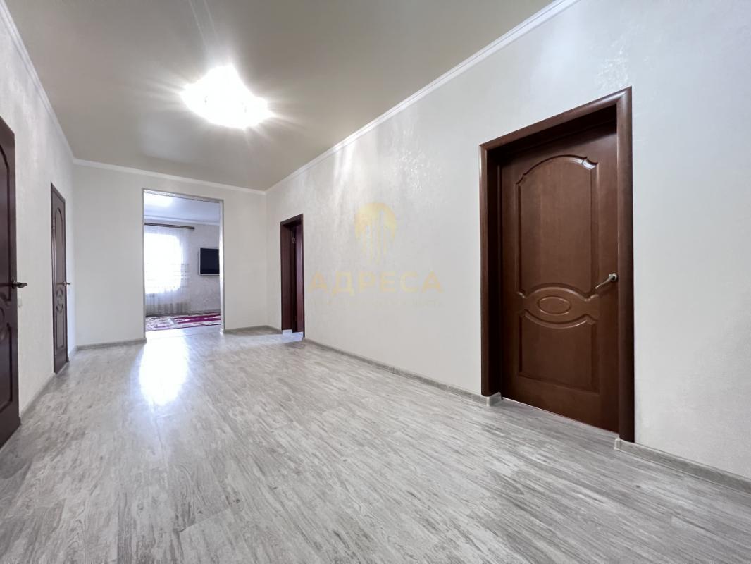 Продаётся просторный и надёжный дом для большой семьи в поселке Ленина ( Заречье) со всей необходимо - Ленина