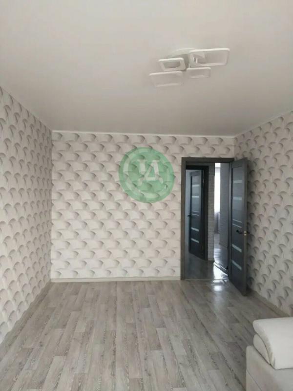 Продам 2-х комнатную квартиру, планировка -распашонка, комнаты раздельные. - Орск