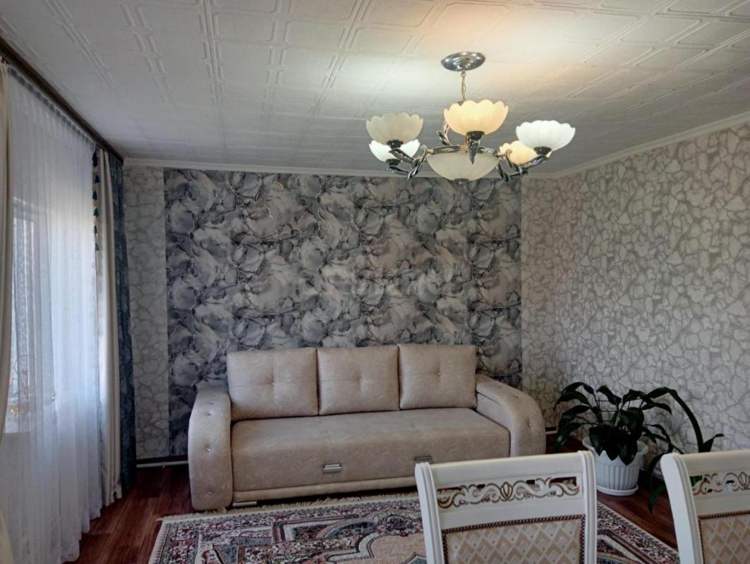 Описание
Продается просторный дом в экологически чистом районе города с удобными подъездными путями - Орск