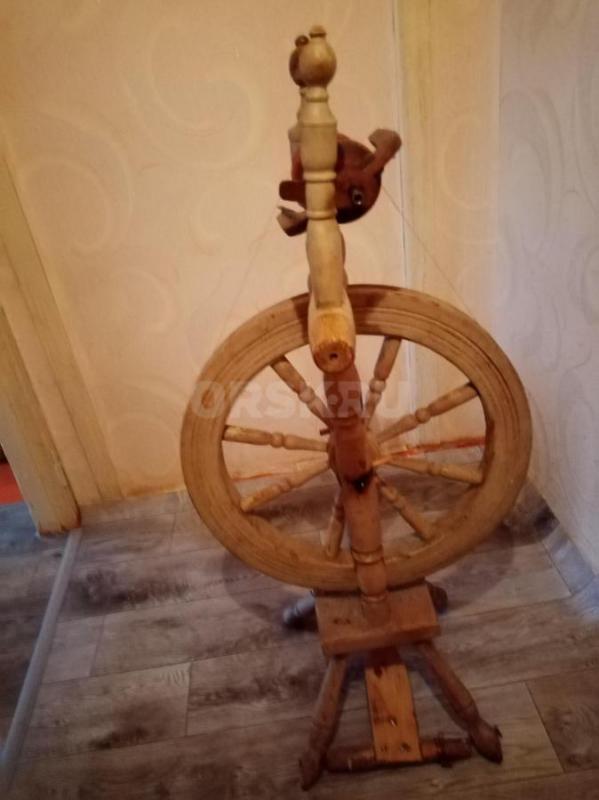 Продам краску для шленки, шленку, чески для пуха новые, прялку в  рабочем состоянии. - Орск