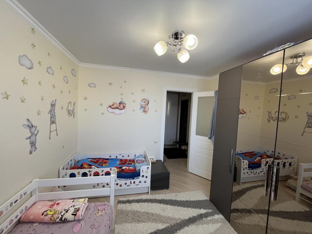 Продается светлая 3-х комнатная квартира по пр. - Гай