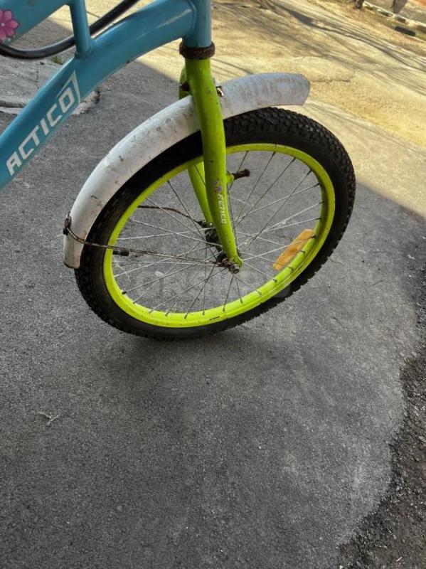 Продам велосипед детский на возраст 6-10 лет, шины новые, на фото велик немного пыльный)) - Орск