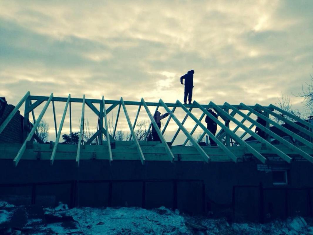 Бригада опытных строителей качественно и быстро выполнят:
Ремонт кровель, устранение протечек. - Орск