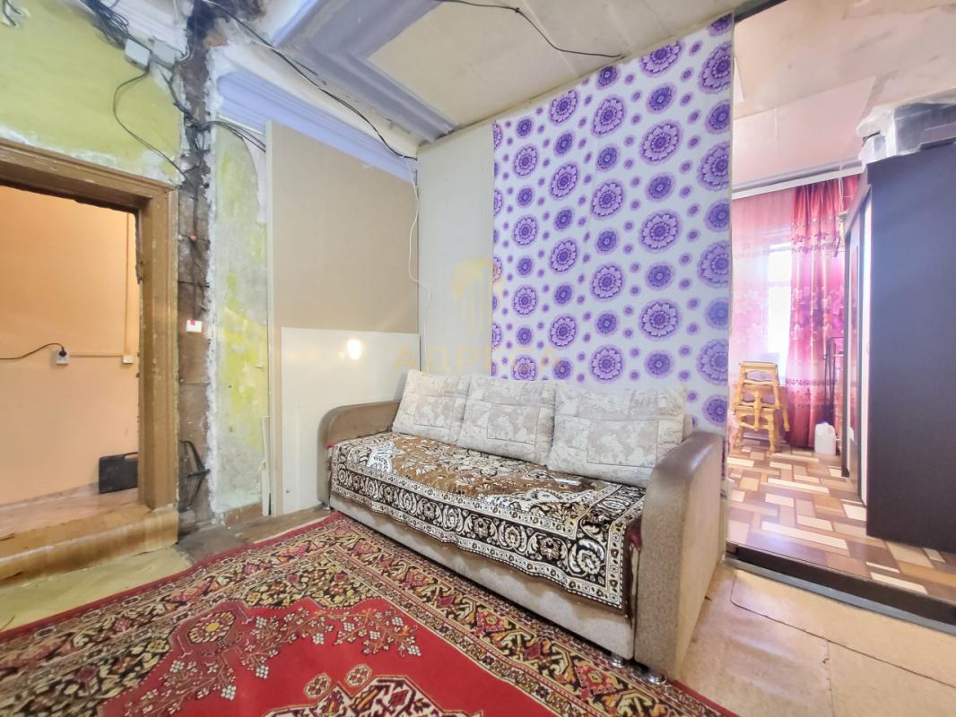 Продается 3 комнатная квартира по адресу: ул. 1 мая дом 148В самом центре города, на 2 этаже 2-х эта - Оренбург