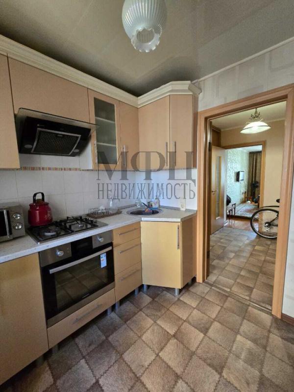 Продаётся замечательная тёплая квартира улучшенной планировки, расположенная по адресу: Просвещения, - Орск