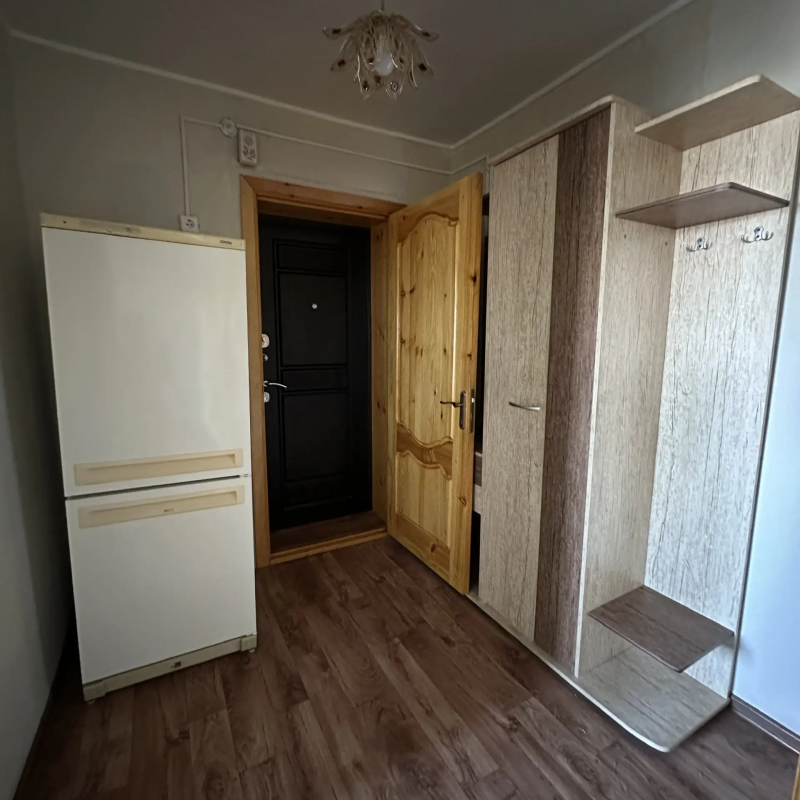 Продам двухкомнатную квартиру улучшенной планировки в кирпичном доме по адресу: ул. - Гай