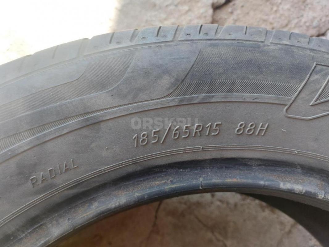 Продам летние комплект шин р 15 и 3 колпака оригинал  на рено логан фирма viati - Орск