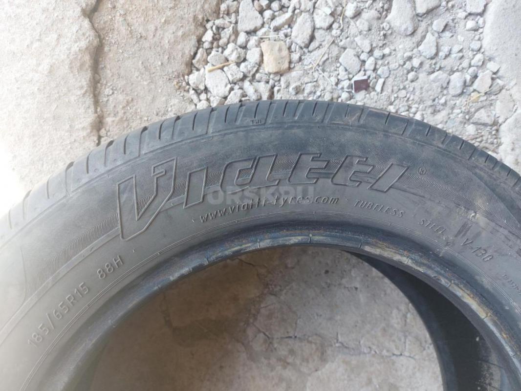 Продам летние комплект шин р 15 и 3 колпака оригинал  на рено логан фирма viati - Орск