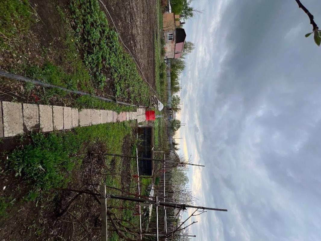 Сад располагается на 2 садовой , 5-7 минут от остановки. - Орск