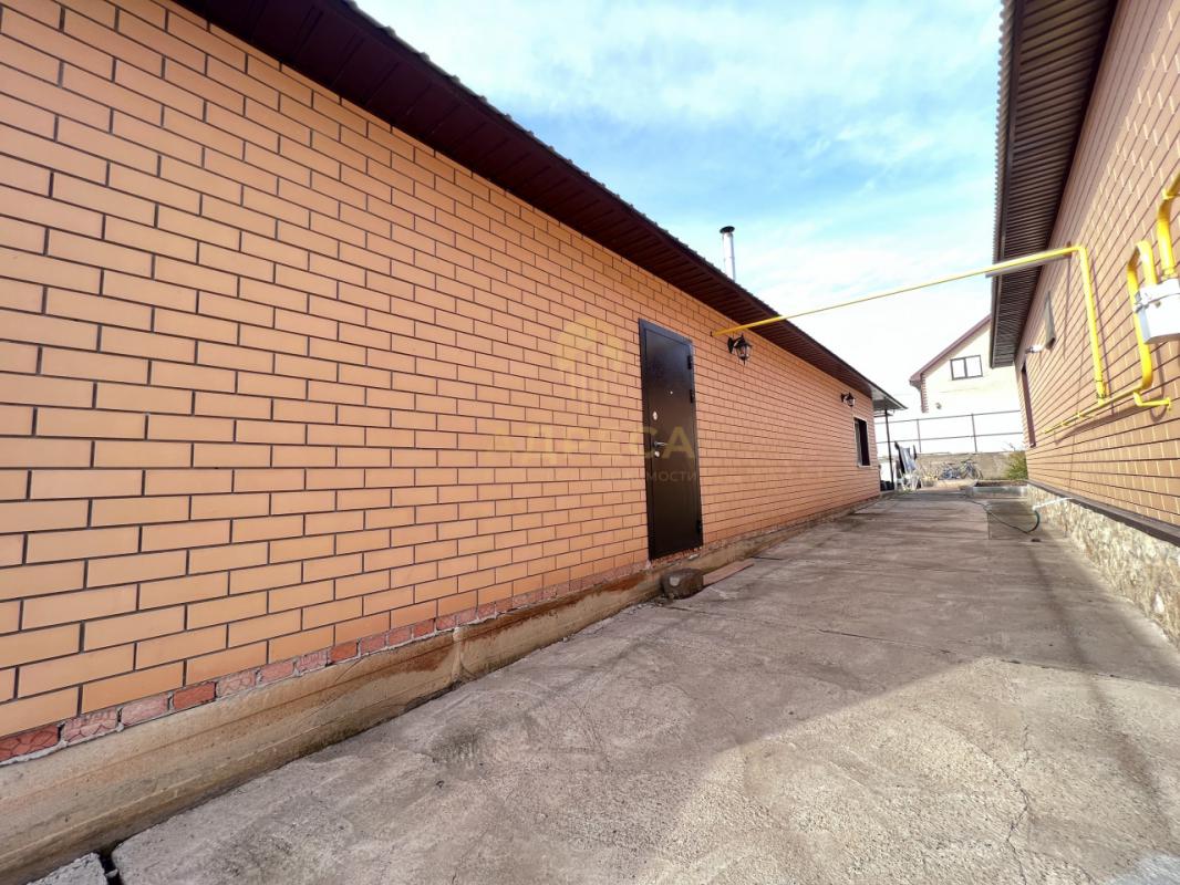 Продаётся просторный и надёжный дом для большой семьи в поселке Ленина ( Заречье) со всей необходимо - Ленина