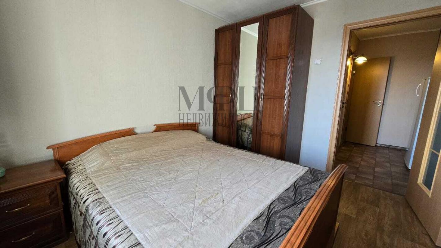 Продаётся замечательная тёплая квартира улучшенной планировки, расположенная по адресу: Просвещения, - Орск