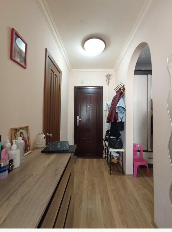 В продаже улучшенная  1-комнатная квартира по адресу:  г. - Новотроицк