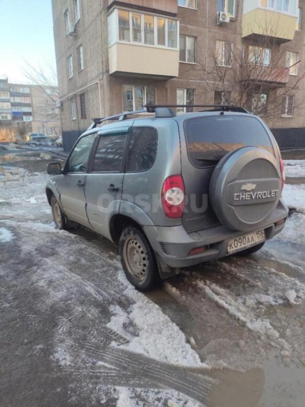 Продам ниву Шевроле, бортовой компьютер, два комплекта резины. - Орск