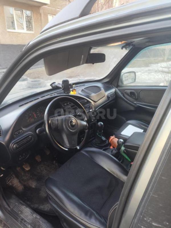 Продам ниву Шевроле, бортовой компьютер, два комплекта резины. - Орск