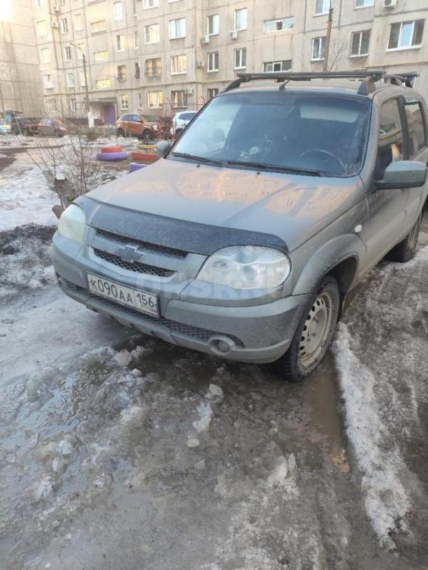 Продам ниву Шевроле, бортовой компьютер, два комплекта резины. - Орск