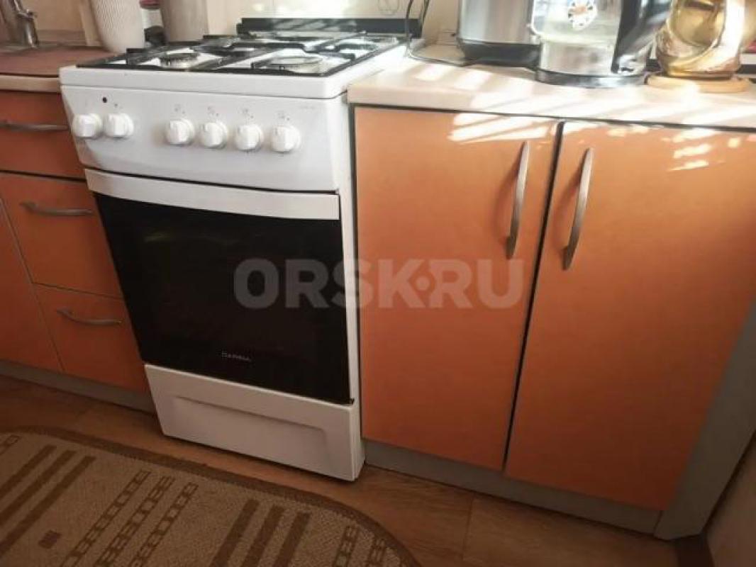 Продается угловой кухонный гарнитур в хорошем состоянии вместе с мойкой и кухонной плитой ( газ-элек - Орск