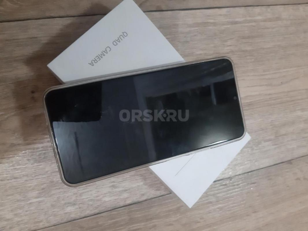 Продам телефон полностью рабочий полный комплект реплика - Орск