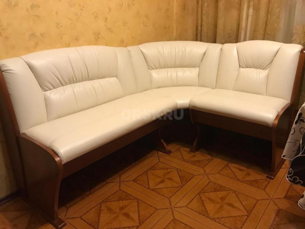 РЕМОНТ - ПЕРЕТЯЖКА МЯГКОЙ МЕБЕЛИ в Орске, Гае, Новотроицке. :

Если у Вас дома стоит старый диван, - Орск