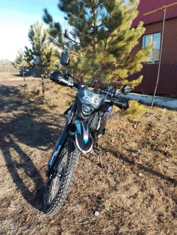 Продам мотоцикл эндуро 065 объём  двигателя 250 кубов - Гай