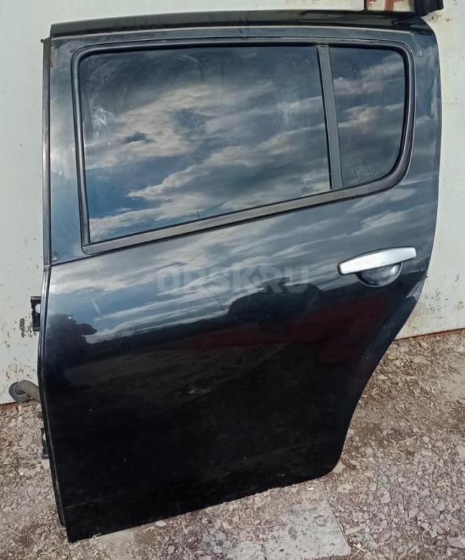 Оригинальная дверь от Renault Sandero Stepway 1 поколения в хорошем состоянии, не гнилая, без ржавчи - Орск